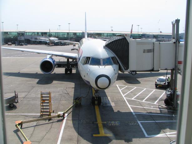 Boeing 767-300 von vorne, Flughafen London-Heathrow